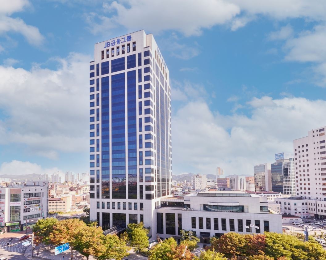 JB금융, 현대자산운용 72.1% 지분 인수 추진... 금융업계 활성화 기대