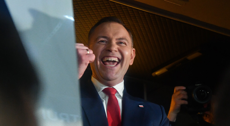 Kontrowersje podczas debaty: Nawrocki użył snusa na żywo! Co to jest i dlaczego wzbudza tyle pytań?