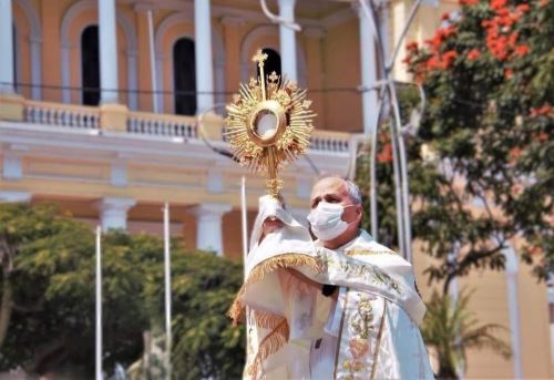 El Documental 'León de Perú': Un Obispo Samaritano para Chiclayo