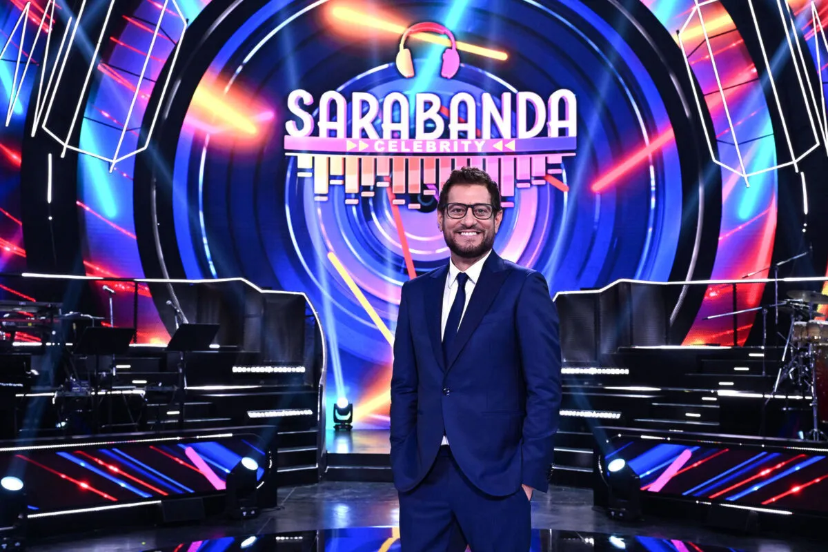 Sarabanda Celebrity è di nuovo in TV! Enrico Papi torna a infiammare le serate con musica e VIP