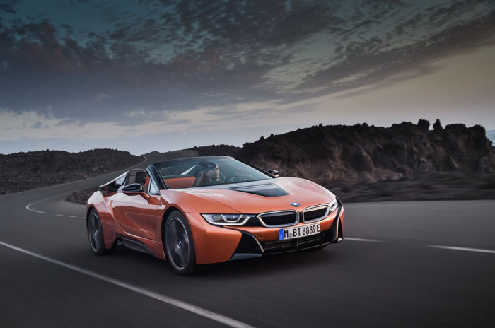 Atta Halilintar Pamer Mobil Listrik Hybrid BMW i8, Simak Teknologi Canggihnya!