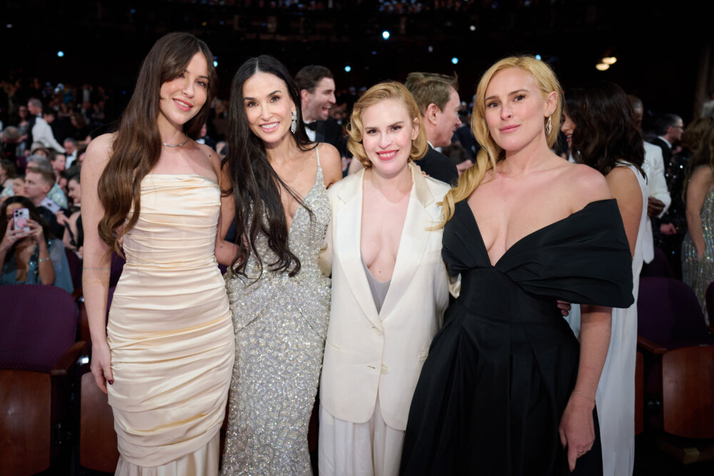 Demi Moore Reagisce alla Sconfitta agli Oscar 2025: Delusione e Sostegno