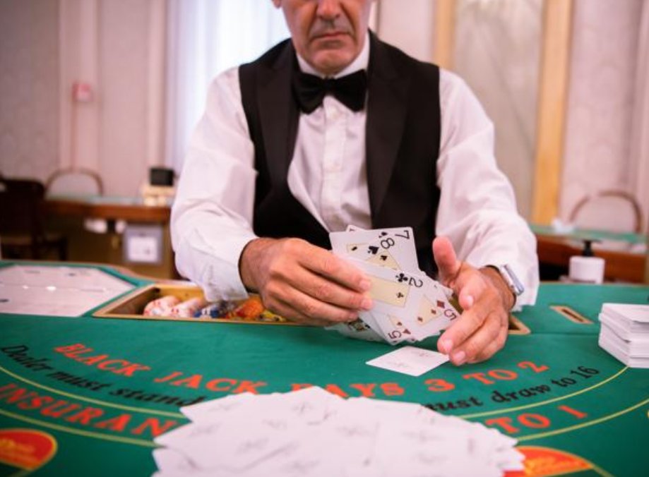 Attori e cantanti italiani che giocano d'azzardo