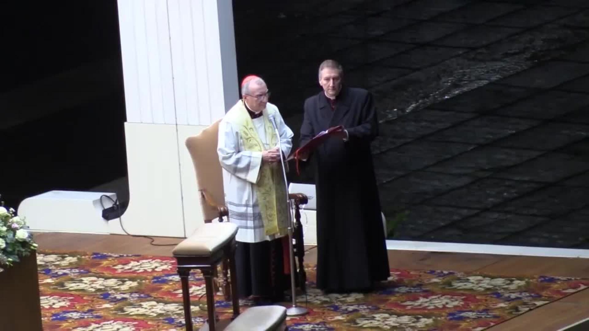 Oraciones por la salud del Papa Francisco en la Plaza de San Pedro