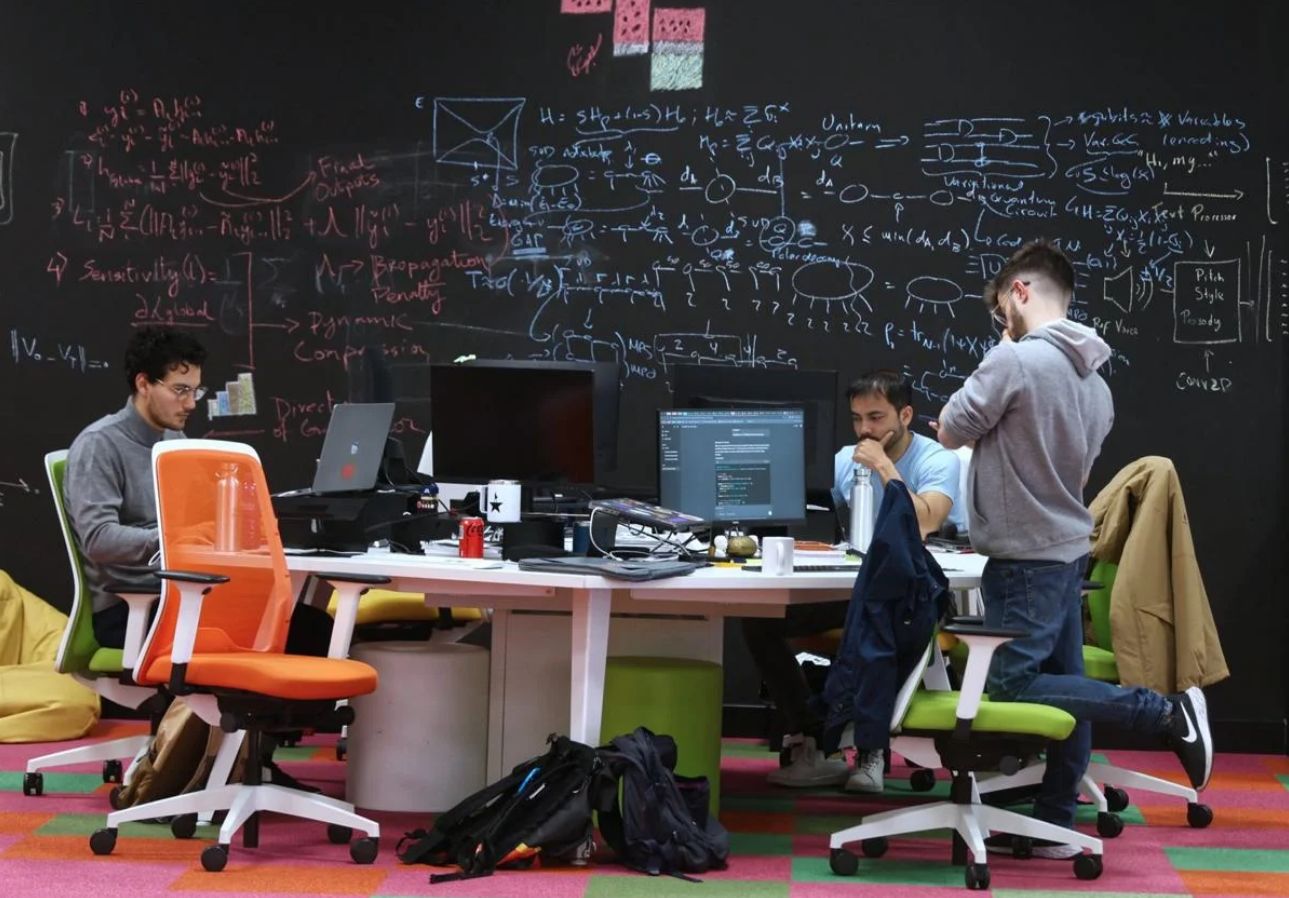 ¡Éxito en el País Vasco! Multiverse Computing Atraer 189 Millones de Euros para Revolucionar la IA con su Compresión de Modelos