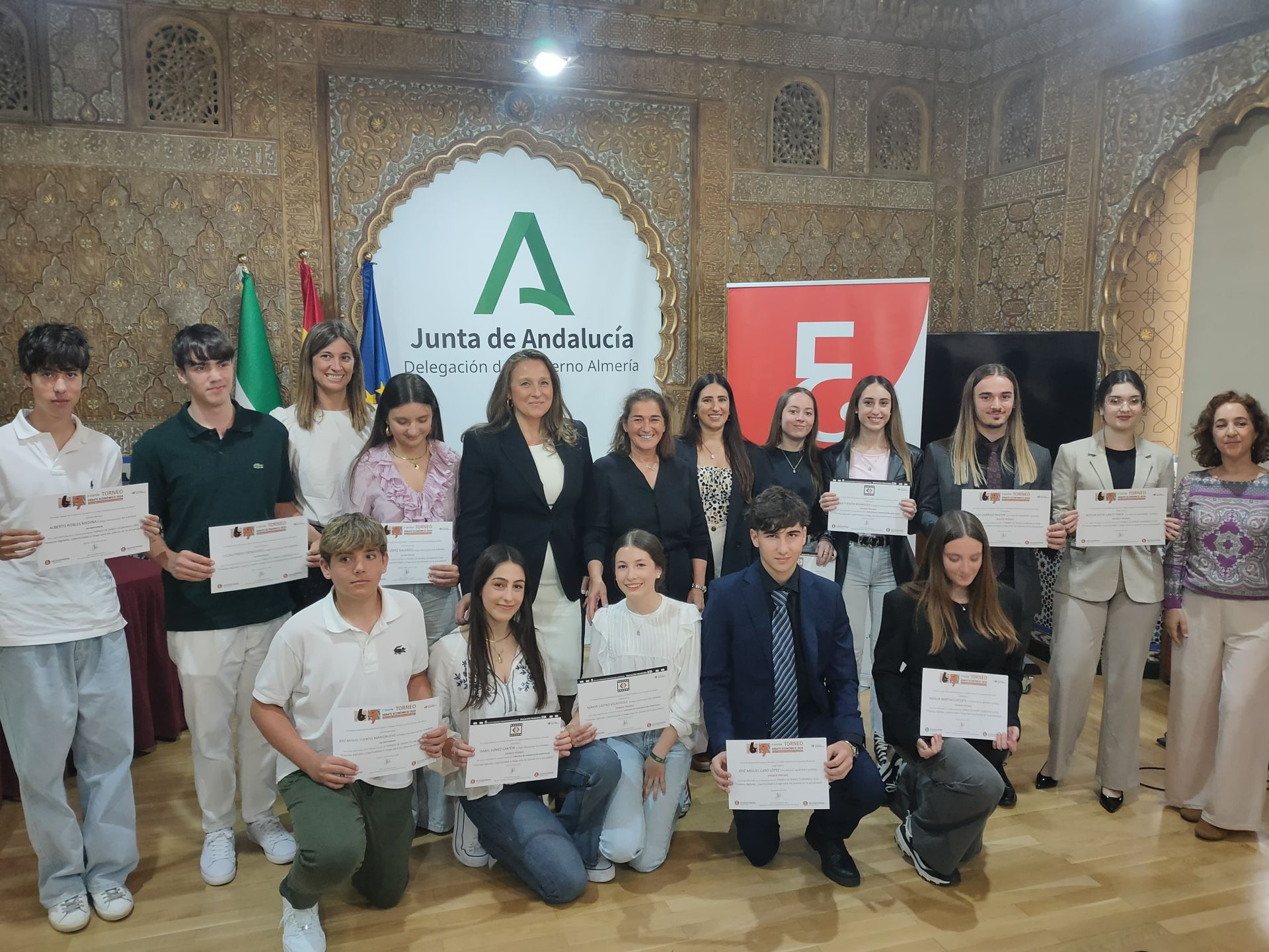 Colegio de Economistas reconoce el talento joven en finanzas