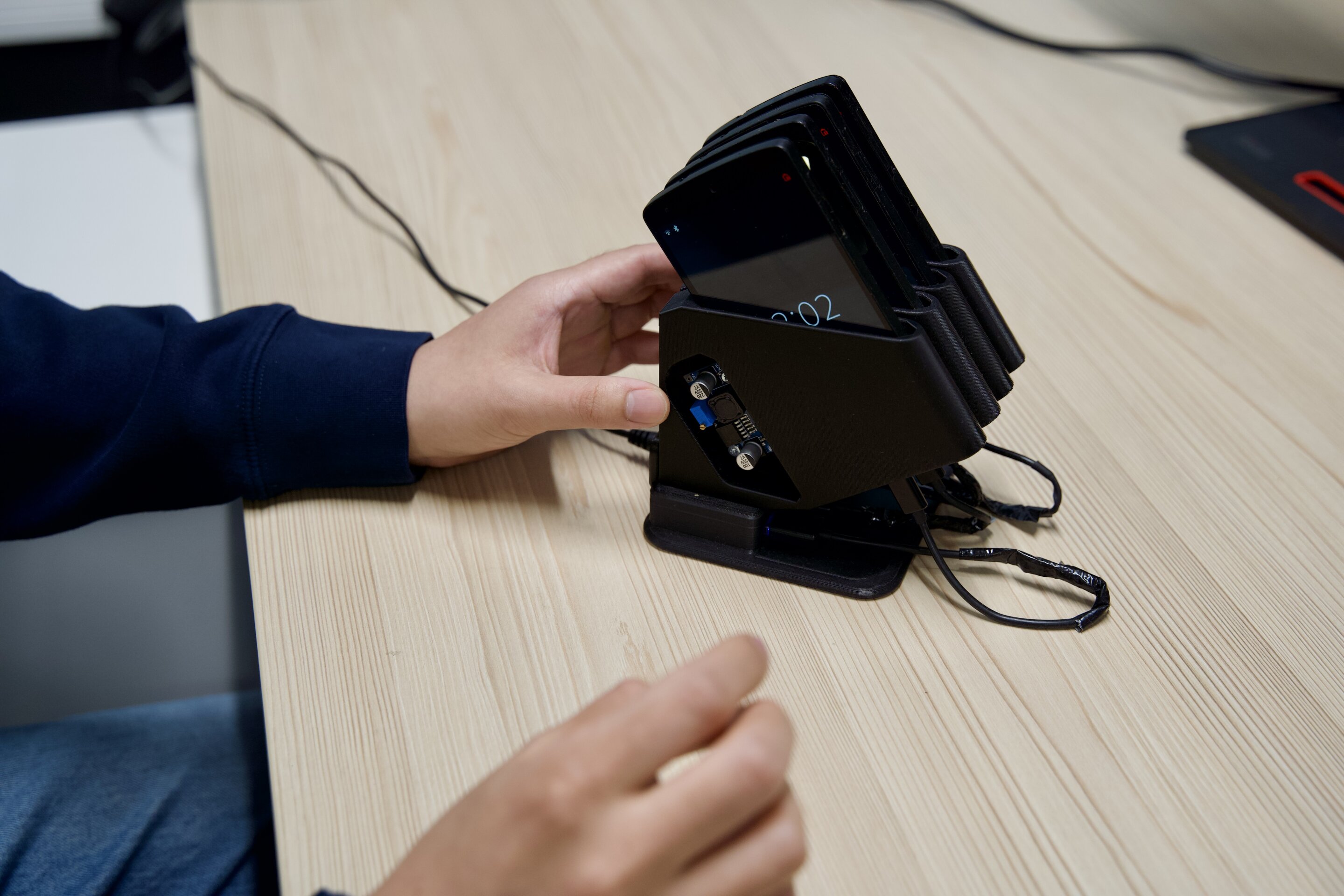 Give Your Old Smartphone a New Purpose: Transforming Devices into Mini Data Centers