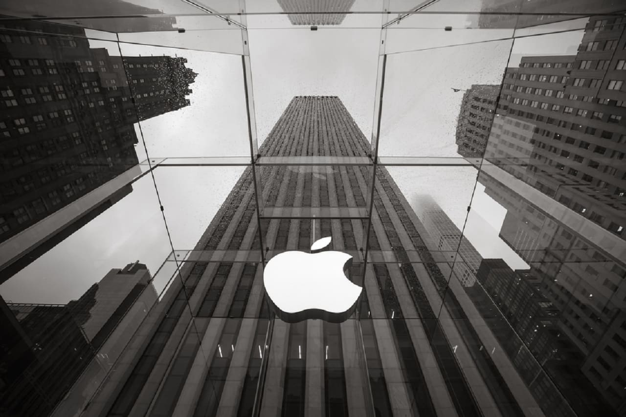 Apple Revoluciona a Acessibilidade: Tradução Simultânea e Leitura de Tela com IA no iPhone