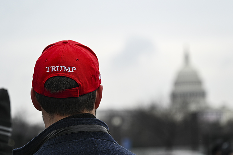 Trump menace d'imposer des tarifs douaniers de 25% : quelles conséquences pour le Canada ?