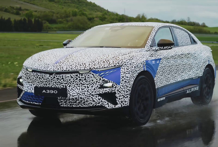 Alpine A390: gli ultimi test della sportiva fastback in arrivo