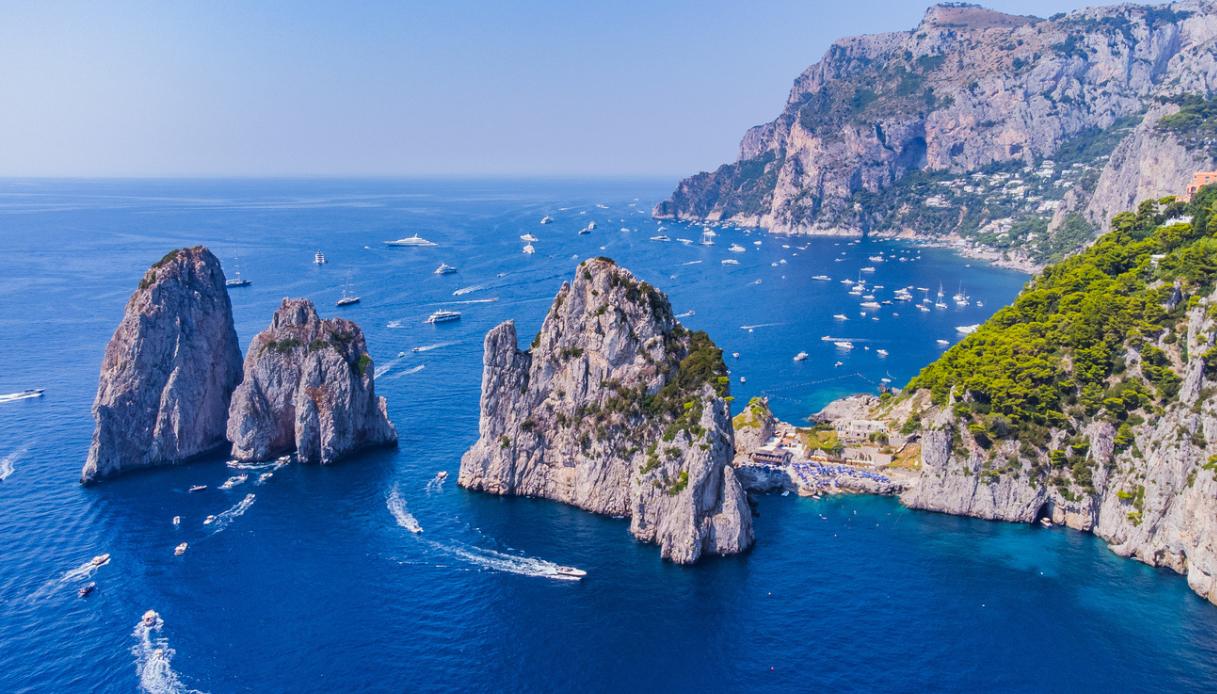 Capri: L'Isola Incantevole che Unisce Natura Selvaggia e Lusso Iconico - Guida Completa