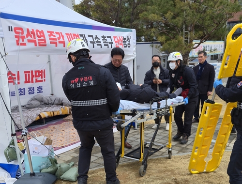 윤석열 탄핵 촉구 단식 중 최정호 전 차관, 건강 악화로 입원