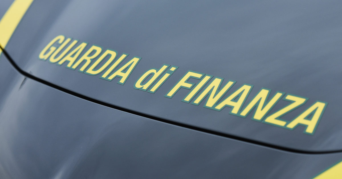 Scoperta truffa da mezzo milione: 80 studenti stranieri coinvolti in falsi contratti per borse di studio