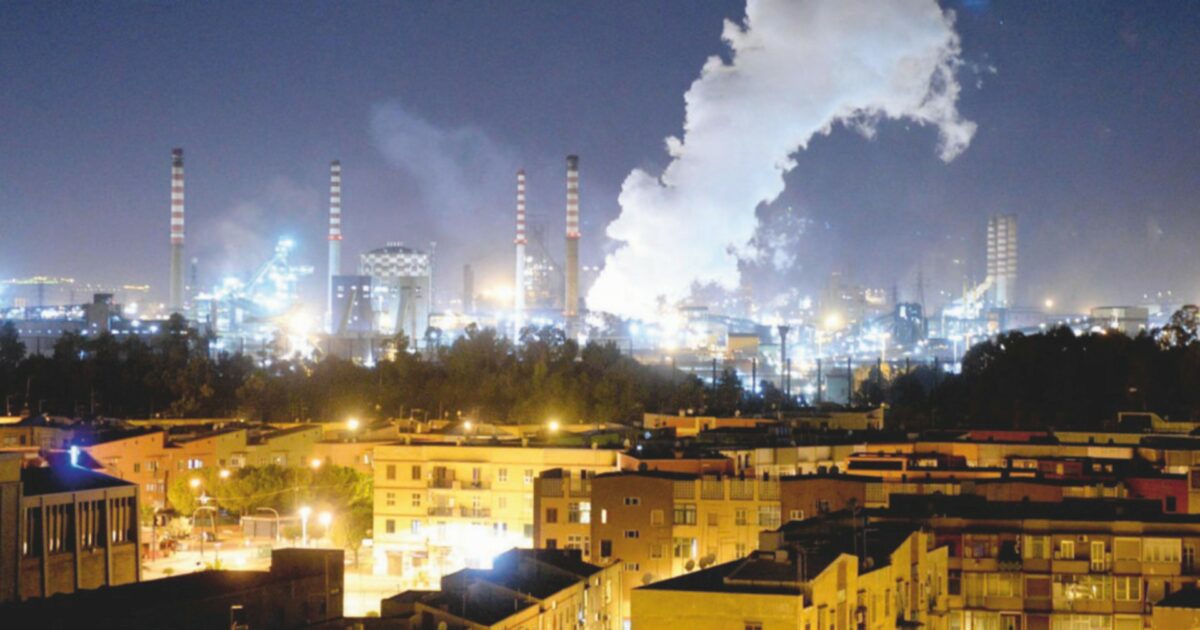 Ilva, nuova procedura d'infrazione Ue all'Italia: "Gravi conseguenze per salute umana e ambiente"