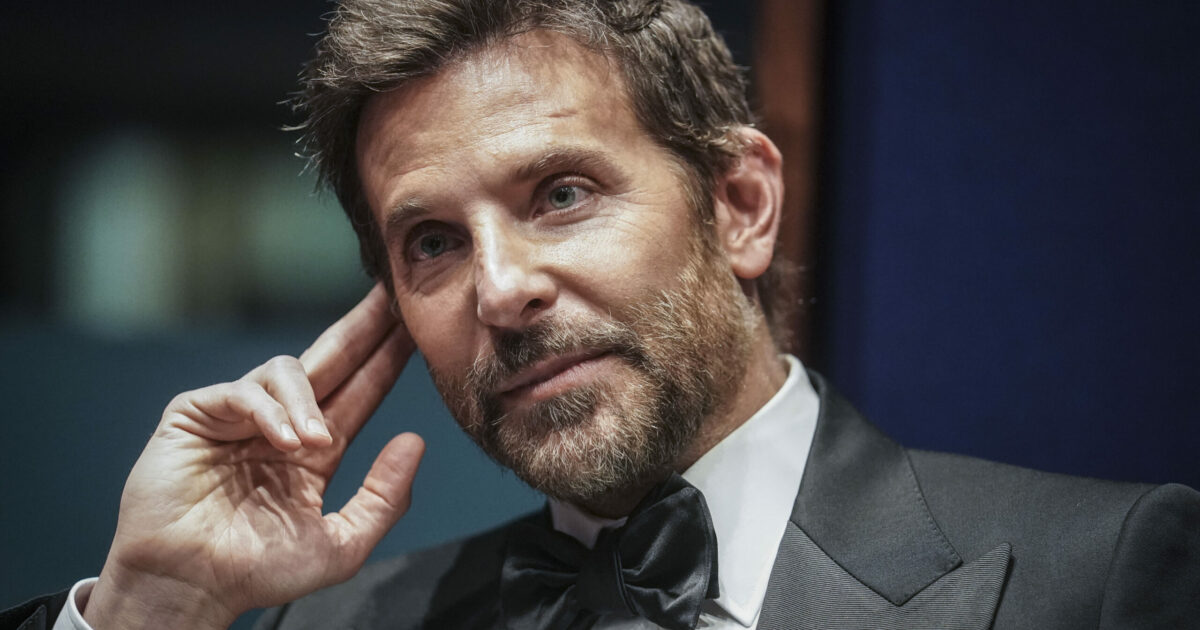 Bradley Cooper Turns 50: L'Idolo Hollywoodiano con Gli Occhi di Ghiaccio si Svela