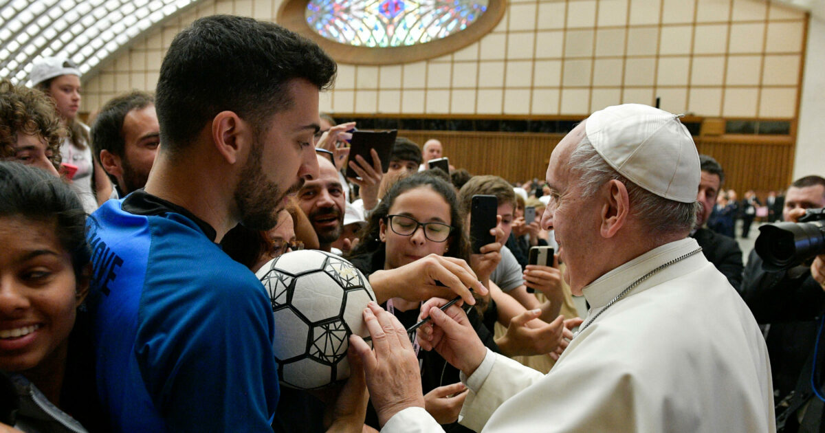 Lutto nel Calcio Italiano: Tutte le Partite Sospese in Seguito al Lutto Nazionale per la Scomparsa del Papa