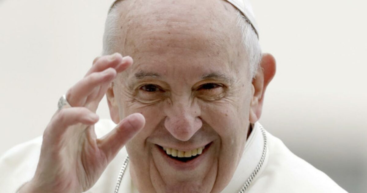 Papa Francesco rivela i suoi segreti di salute: tra fegato grasso, ansia e la musica di Bach