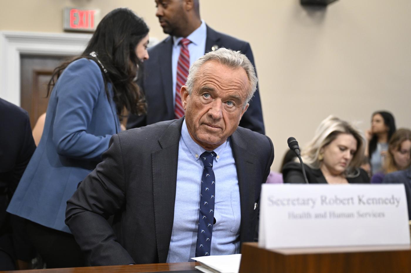 Kennedy Jr. e le sue affermazioni sui vaccini: la reazione del Ministro della Salute e la polemica scatenata da Trump