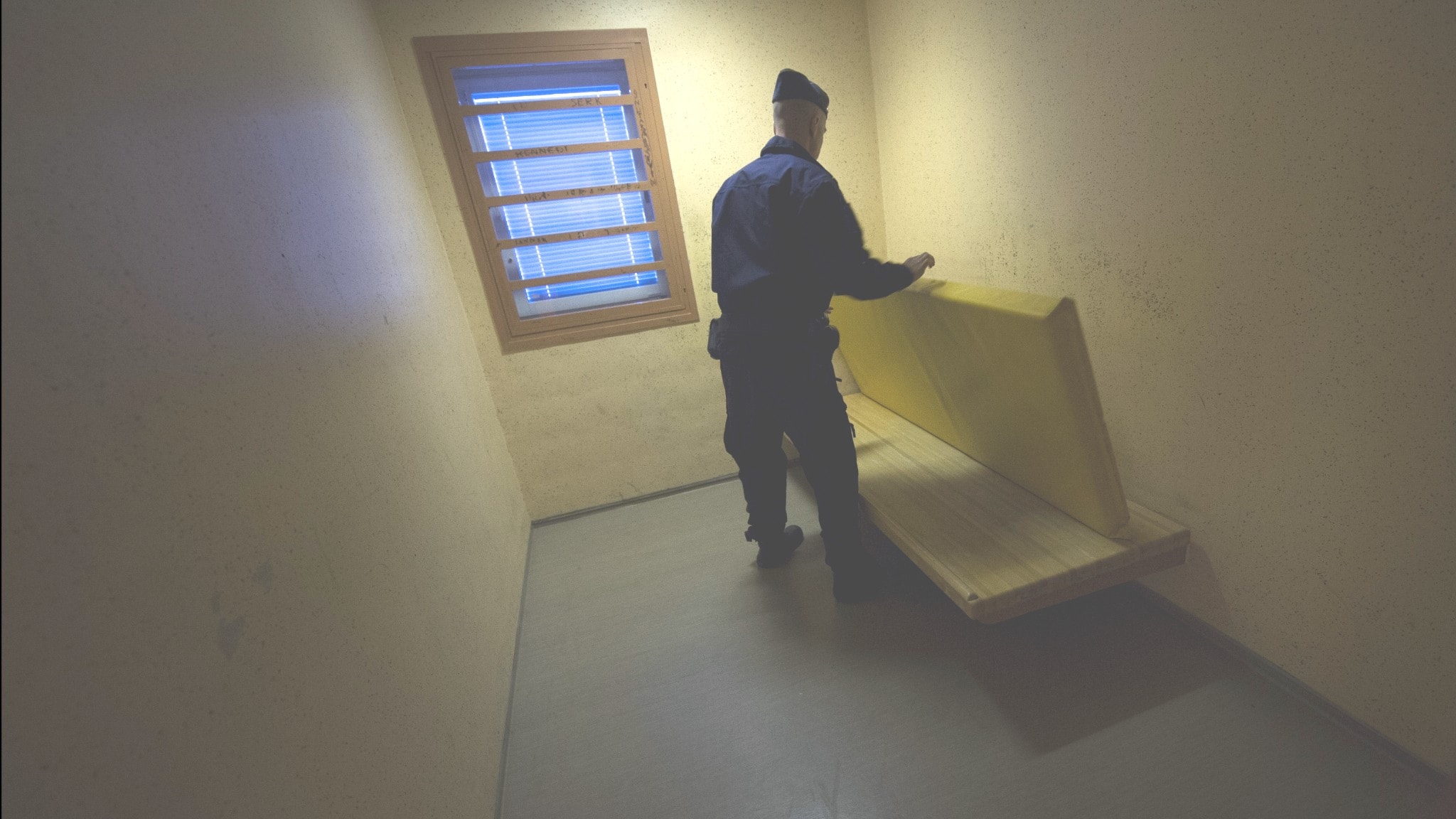 Polisfejl: Person satt färdigt i 17 timmar efter missförstånd