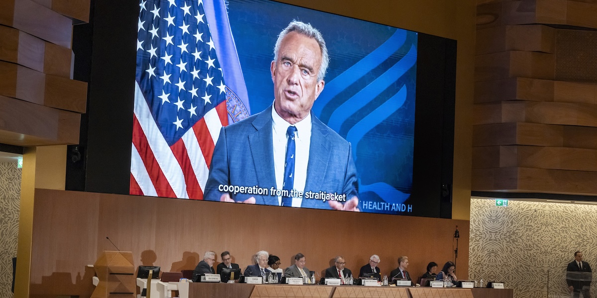 Kennedy Jr. Scioglie il Comitato Vaccini: Un Segnale di Cambiamento nella Politica Sanitaria USA?