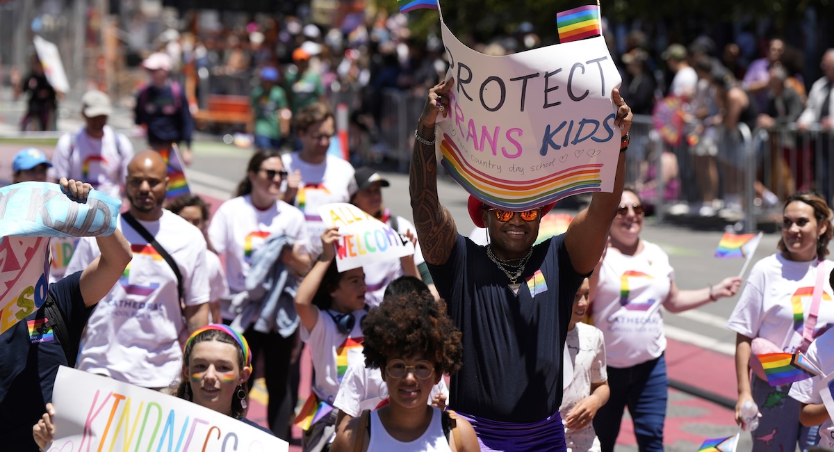 Il governo degli Stati Uniti ha fatto causa alla California perché permette alle studenti trans di competere come ragazze negli sport