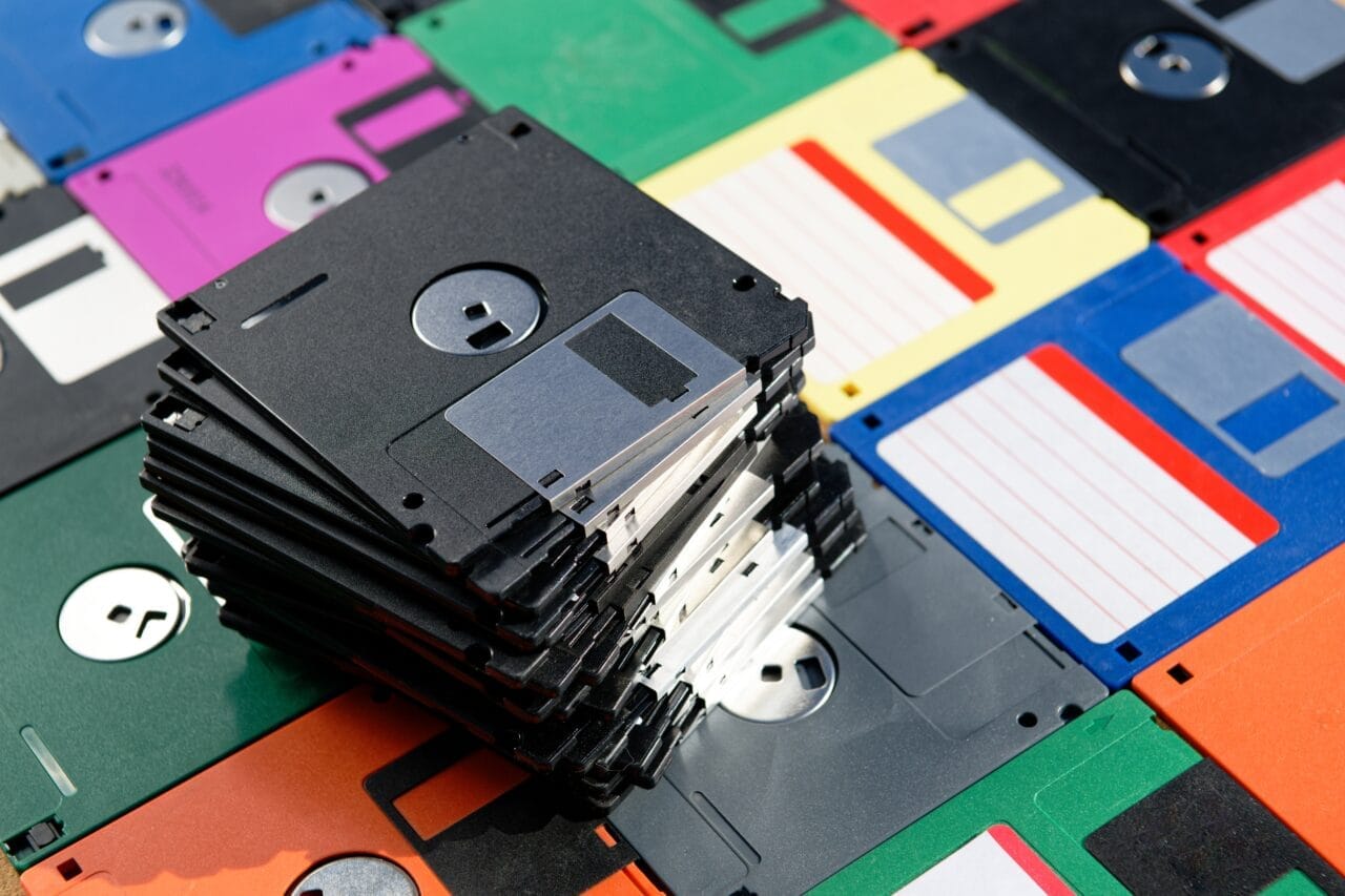 Technologia lat 90.: Czy pamiętasz ery dyskietek, Nokii 3310 i procesorów Pentium?