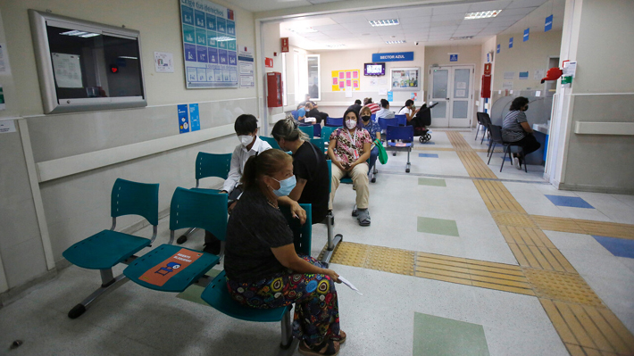 Resolver listas de espera y más hospitales: Los costos de las licencias fraudulentas y su impacto en el sector Salud