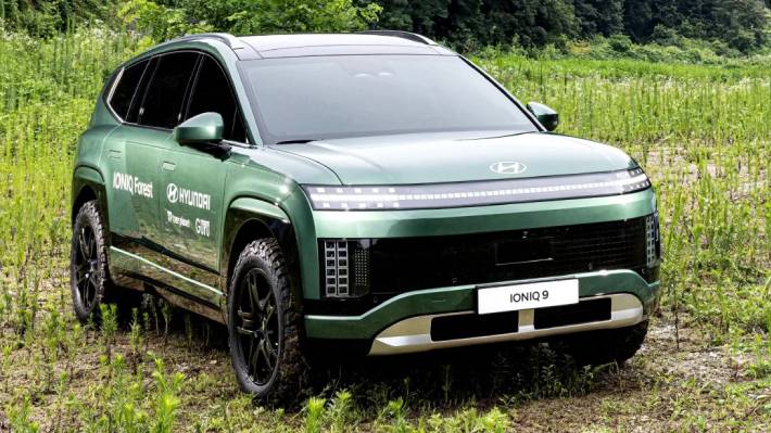 Hyundai transforma su Ioniq 9 en una estación móvil de drones para "bombardear" con semillas