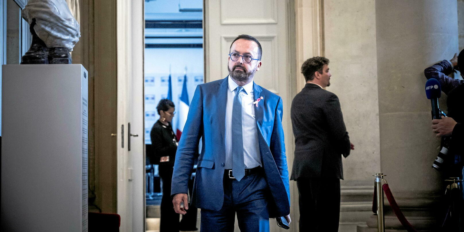 Le défi de santé : le ministre Yannick Neuder face à des dossiers brûlants