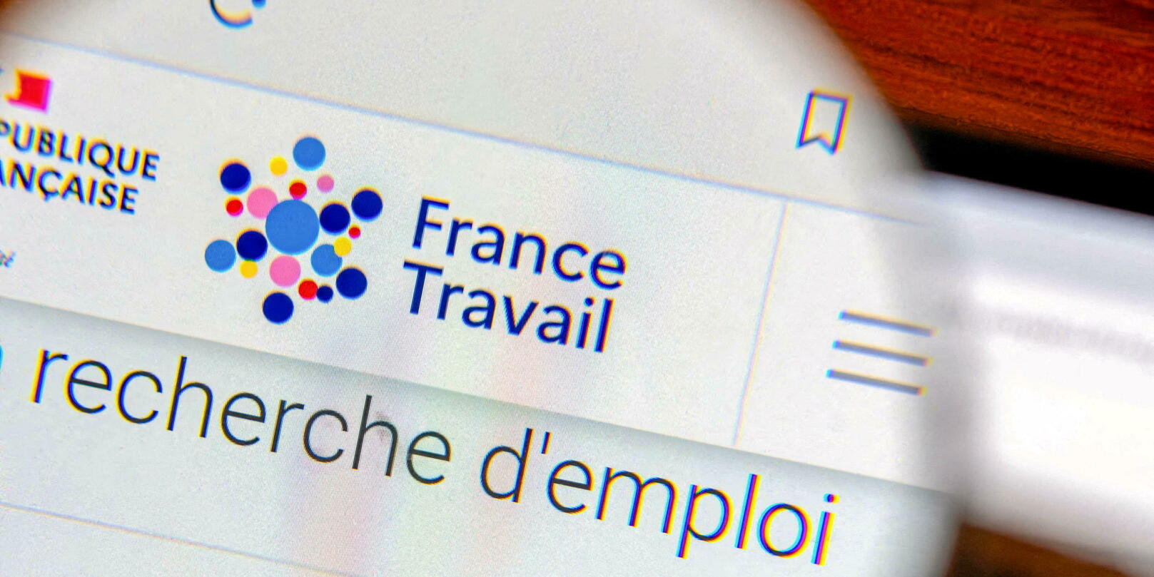 Nouvelles règles 2025 : RSA, chômage, titres-restaurant, carnet de santé... Ce qui va changer
