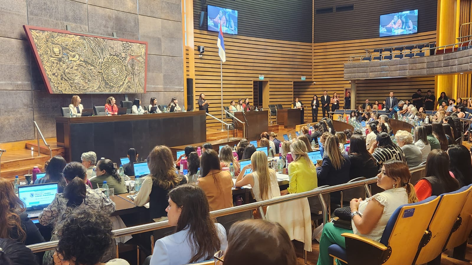 Parlamento de la Mujer 2025: Un Debate Crucial sobre Educación, Salud Mental y Futuro Sostenible en Misiones