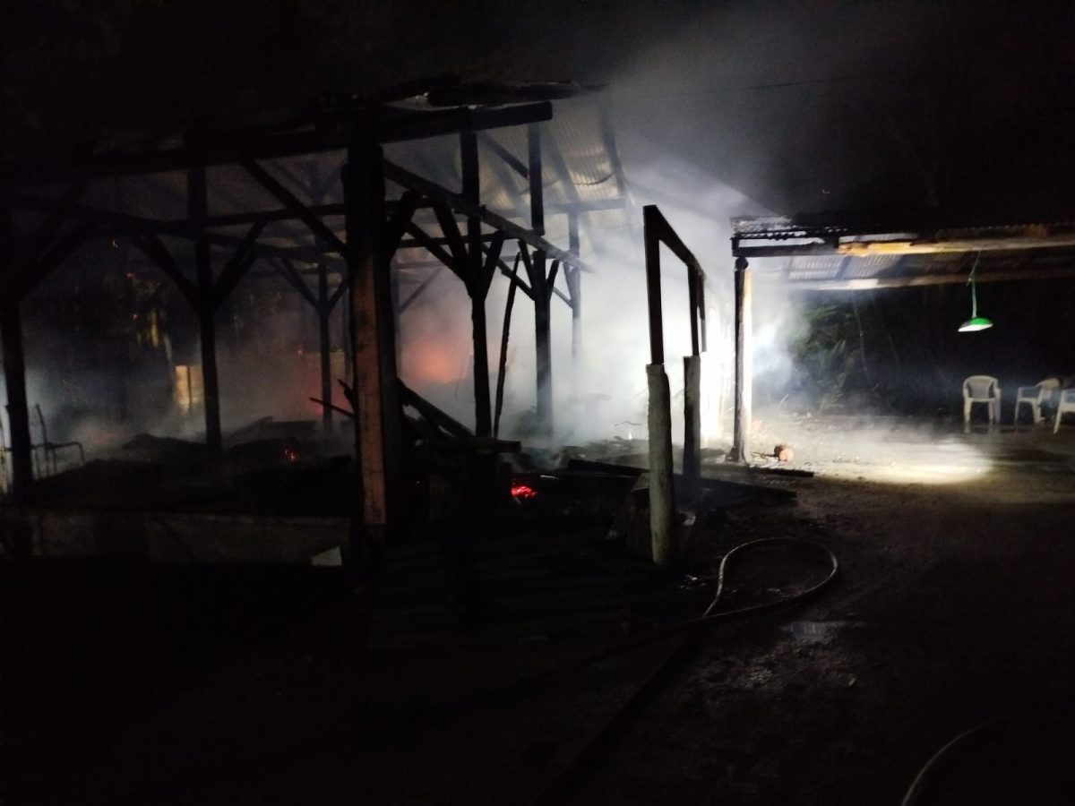 Incêndio Devastador Destrói Boate em Timbó: Investigações em Curso