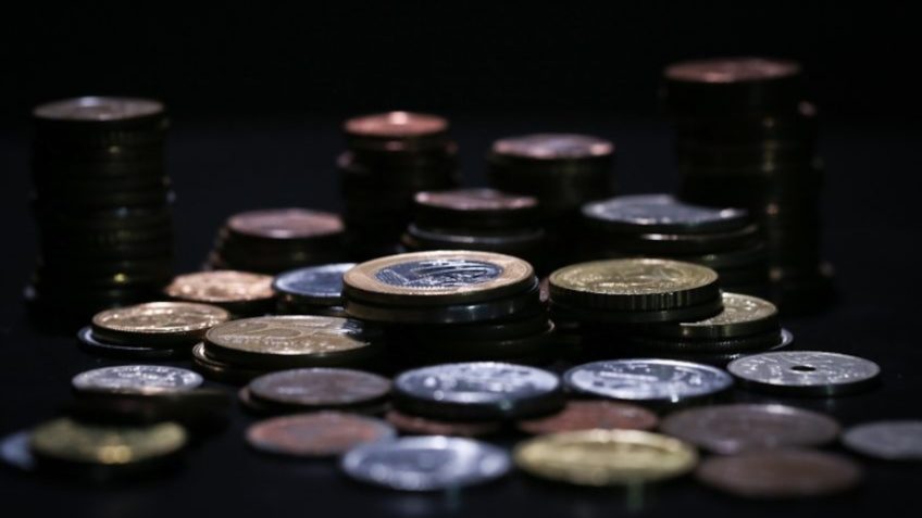 Brasileiros atingem melhor nível de saúde financeira em 3 anos: entenda o que mudou