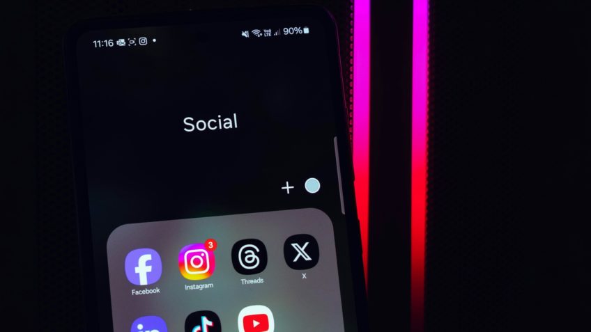 Redes sociais: o impacto na saúde mental dos brasileiros