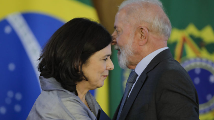 Demissão de Nísia na Saúde: Surpresa e Constrangimento após Evento Inesperado