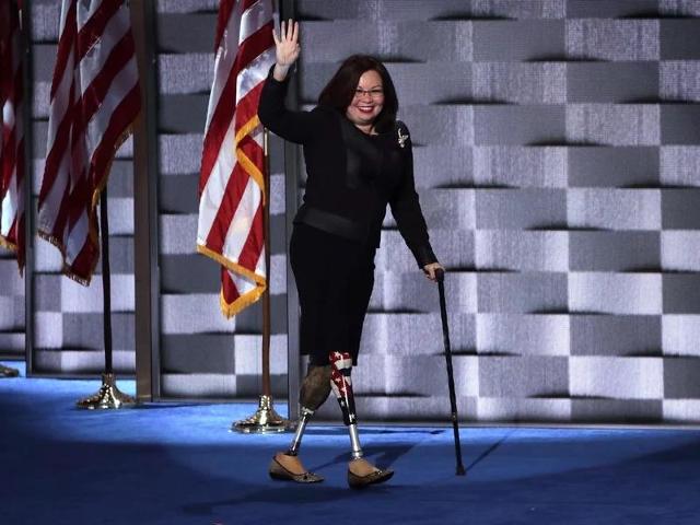 Protección Vital para los Veteranos: Duckworth Presenta Leyes para Salvaguardar la Línea de Crisis y Fortalecer a los Profesionales de la Salud del VA
