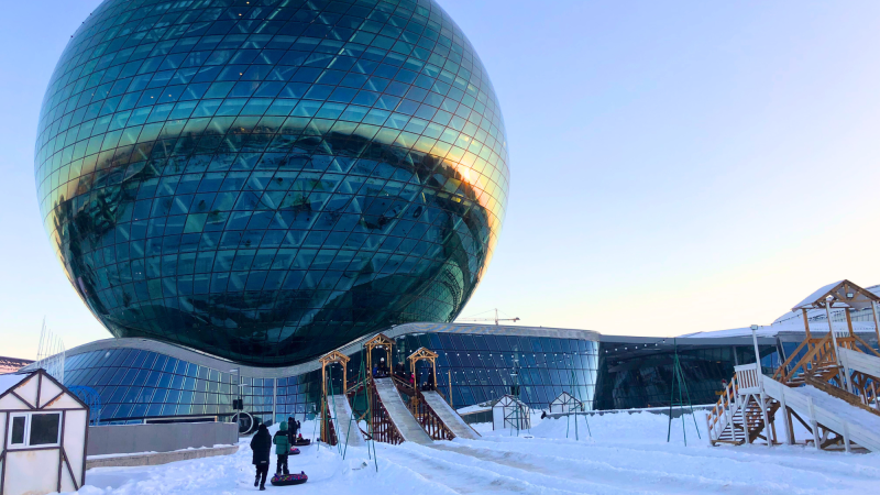 Зима в городе: каток, горки и развлечения на территории EXPO