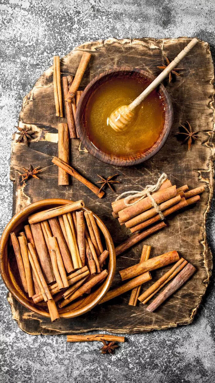 8 health benefits of drinking honey and cinnamon water regularly