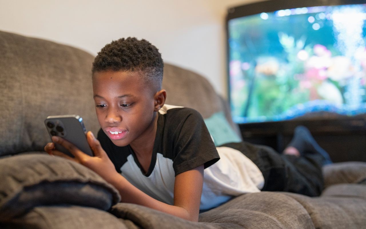 Dieta Digital: O Guia para Pais Protegerem a Saúde Mental das Crianças na Era Digital