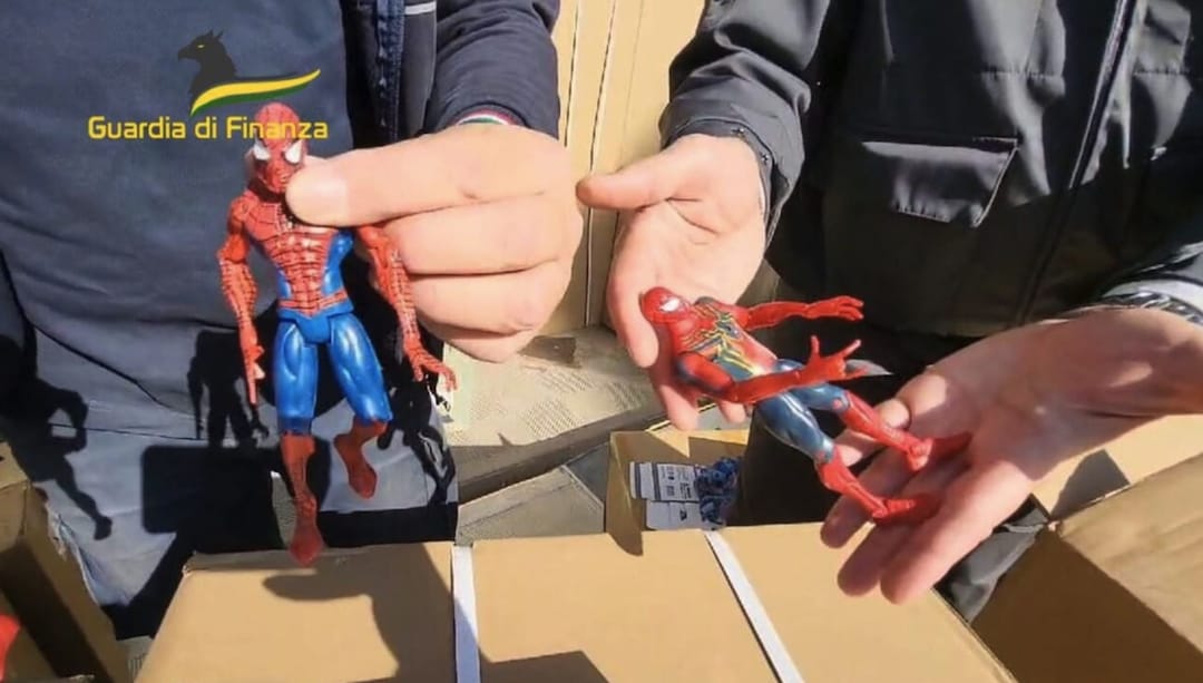 Maxi Sequestro di Giocattoli Contraffatti Marvel e Disney: Guardia di Finanza Colpisce a Bari