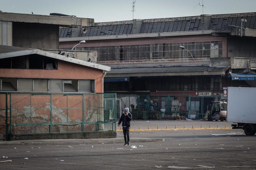 Sconvolgente scoperta a Brescia: ragazzina vissuta come fantasma in fabbrica per 17 anni