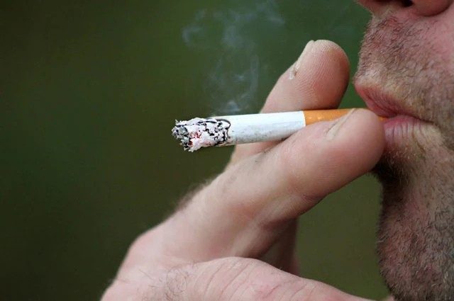 Fumare? Ogni sigaretta ruba 20 minuti di vita: scopri il pericolo nascosto