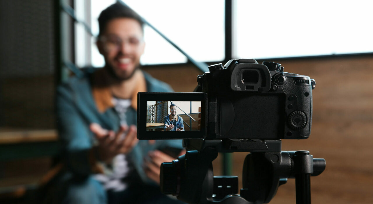 5 motivi per cui l'AI non sostituirà i creativi: come la tecnologia aiuterà l'industria dei contenuti