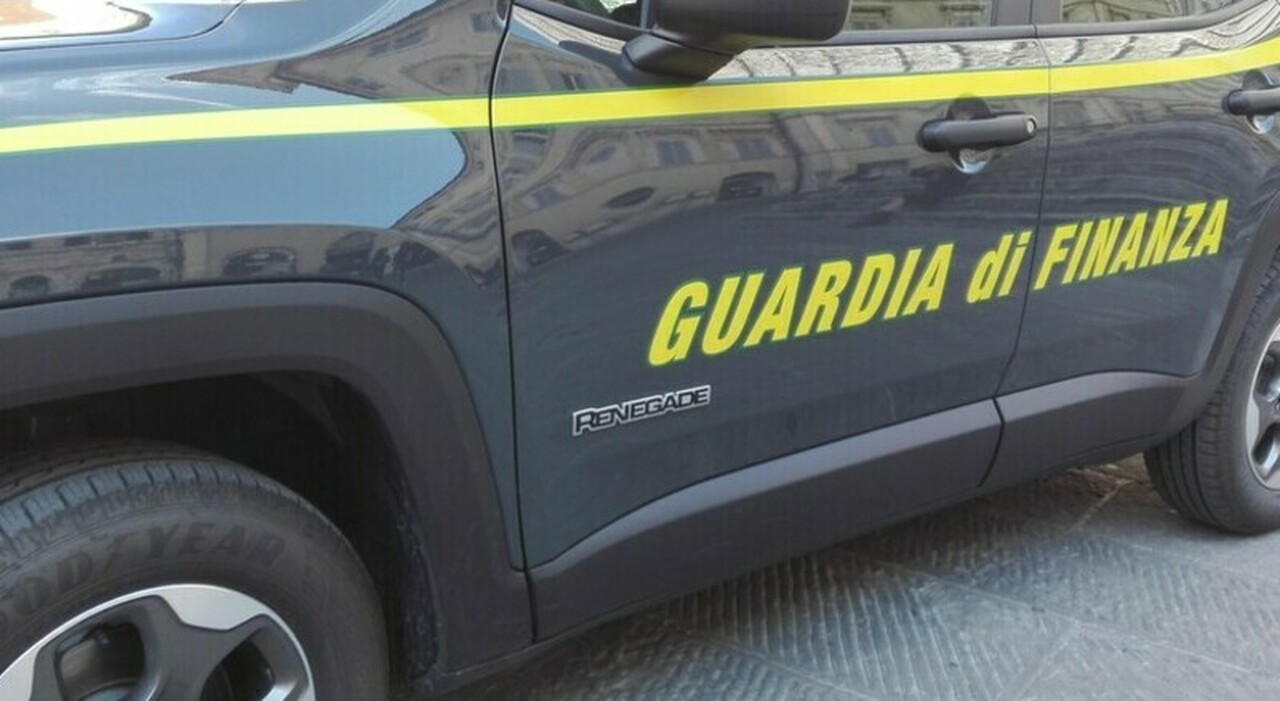 Caserta: La Guardia di Finanza Regala Abiti e Scarpe Sequestrati a Chi Ne Ha Bisogno – Un Gesto di Solidarietà