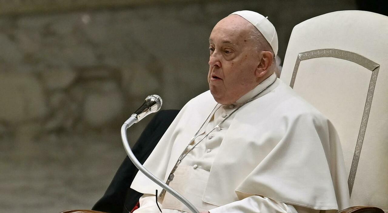 Papa Francesco e la sua salute. «Quadro clinico complesso, cambiata la terapia: richiesta una degenza ospedaliera adeguata». L'ultimo bollettino