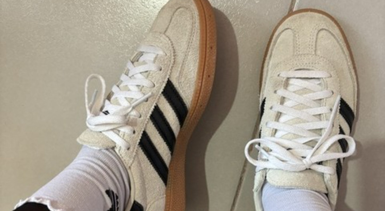 Sneakers, la tendenza è retrò: Adidas punta sui modelli iconici per risollevare i conti (e i ricavi volano)
