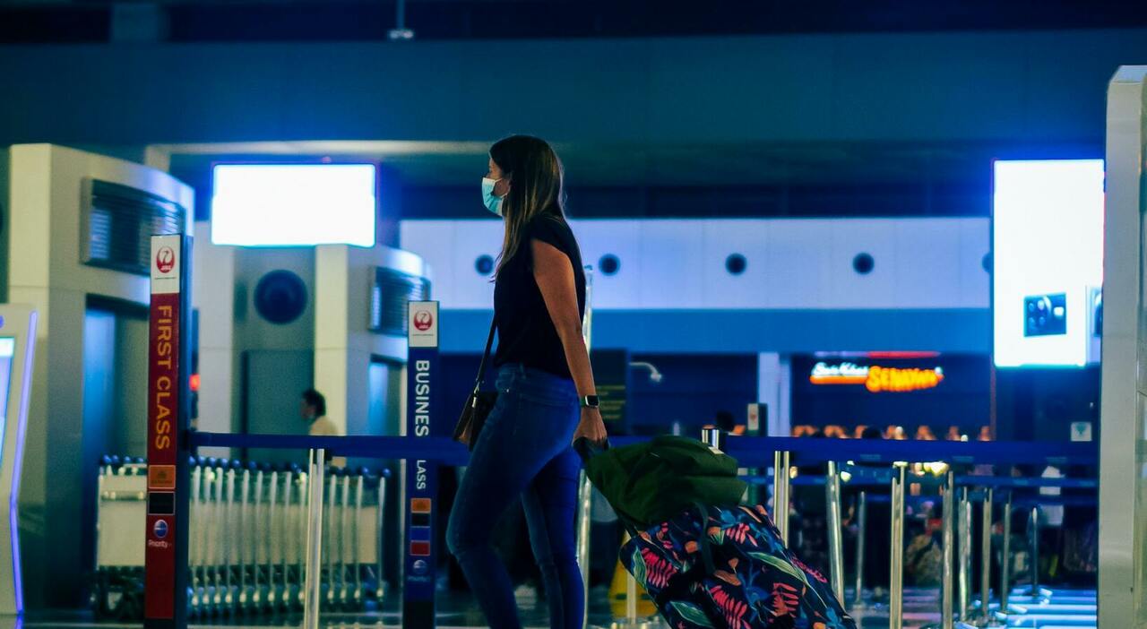 Allarme Aviaria e HPMV: ritorno dei controlli sanitari per viaggiatori, esperti avvertono di un aumento dei casi