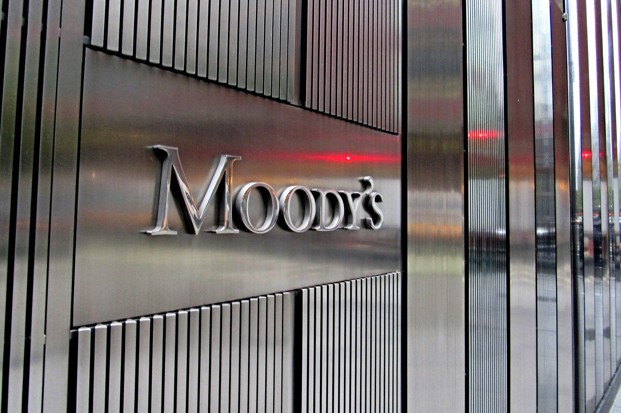 Perspectivas crediticias de Argentina: Moody's ve un futuro positivo pese a desafíos globales