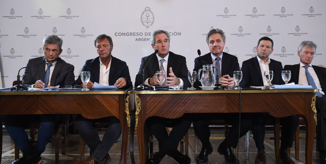 Quirno en el Congreso: ¿Qué significan 'cheque en blanco', devaluación y 'peso fuerte' para la economía argentina?