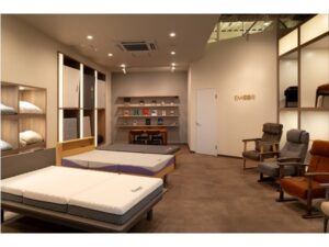 【東京都港区】健康家具ブランドEMOORの「エムール体験ショールーム青山」来場者数1,000人突破!